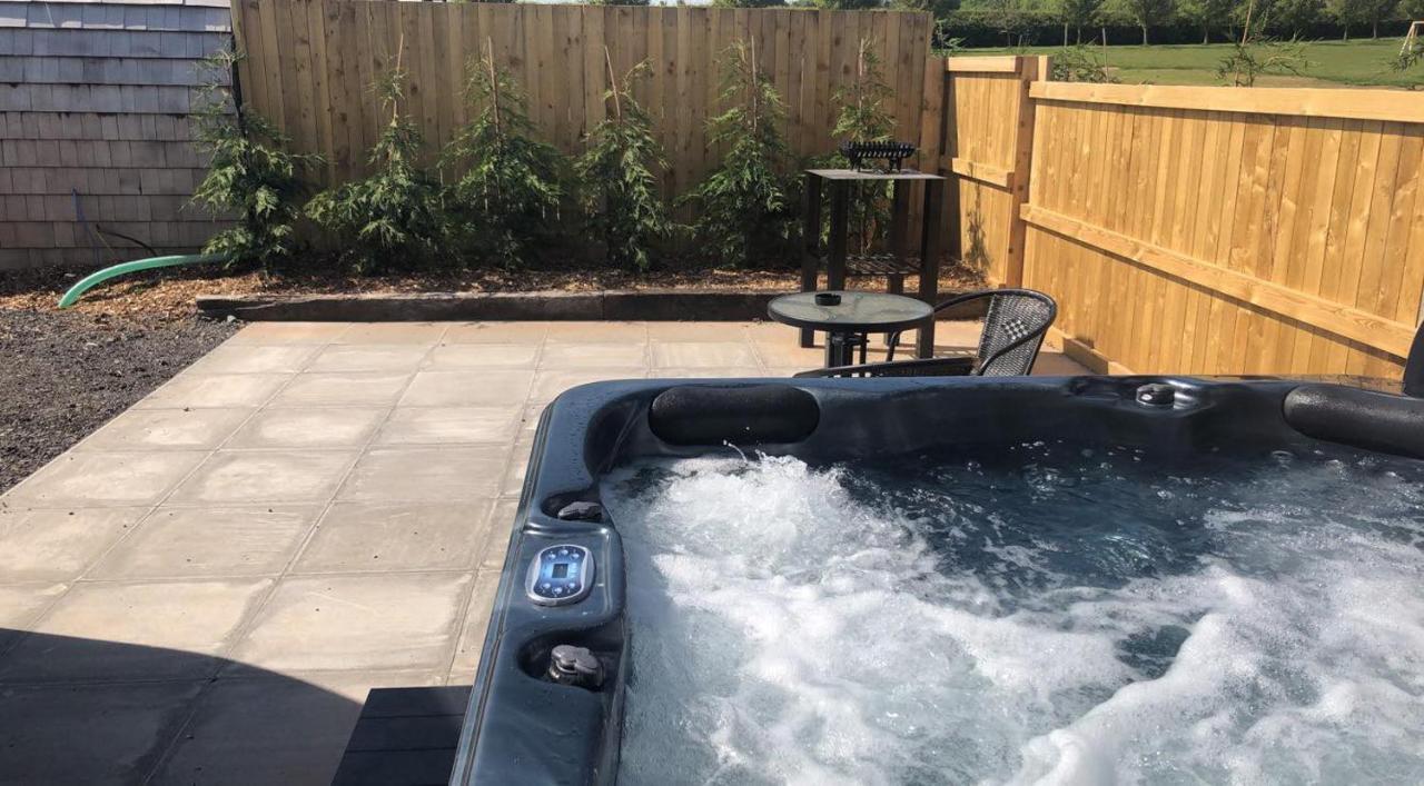 Superior Glamping Pod With Hot Tub Hotel Frodsham Exterior photo