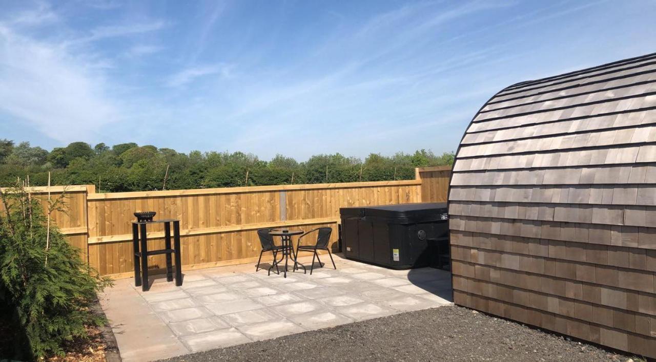 Superior Glamping Pod With Hot Tub Hotel Frodsham Exterior photo